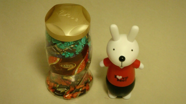 德芙巧克力盒和小白兔撲滿