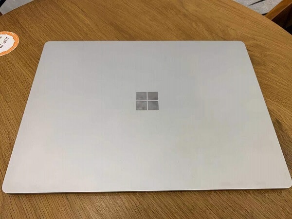 Surface Laptop正面